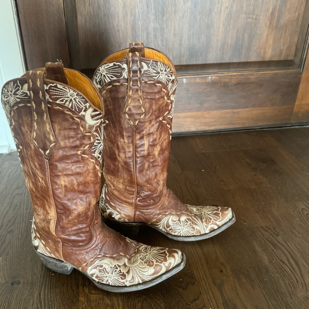 Old Gringo embroidered lace women’s size 6.5 cowboy boot